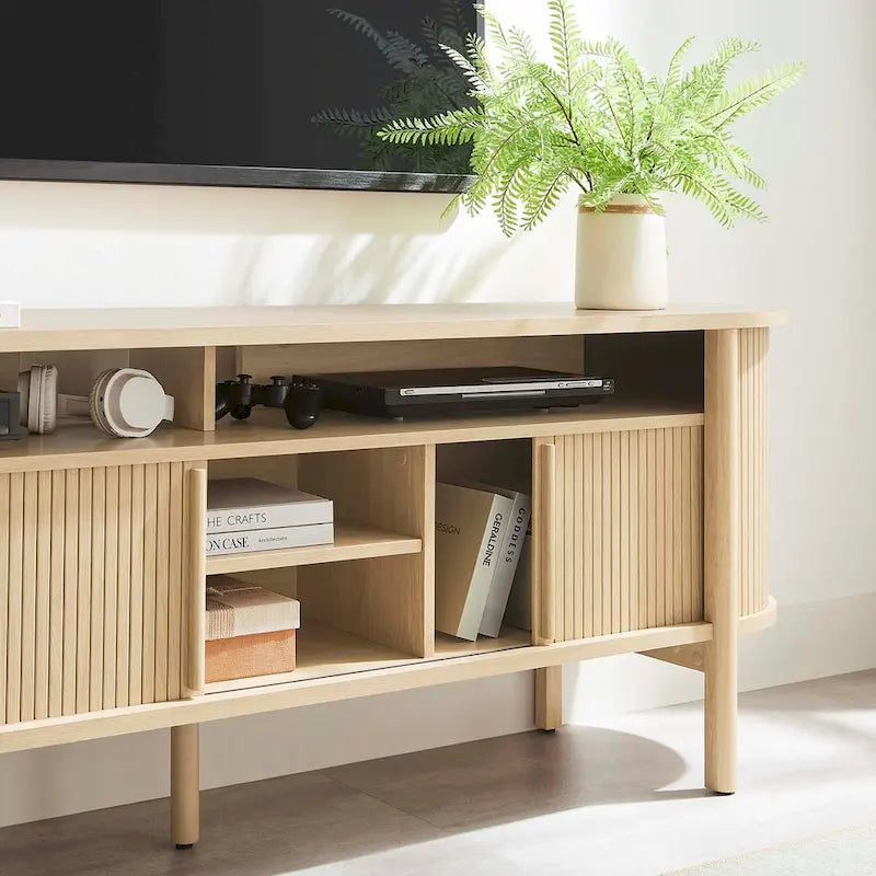 Meuble TV en chêne avec portes coulissantes cannelées, étagère ouverte, convient aux téléviseurs jusqu'à 65 pouces